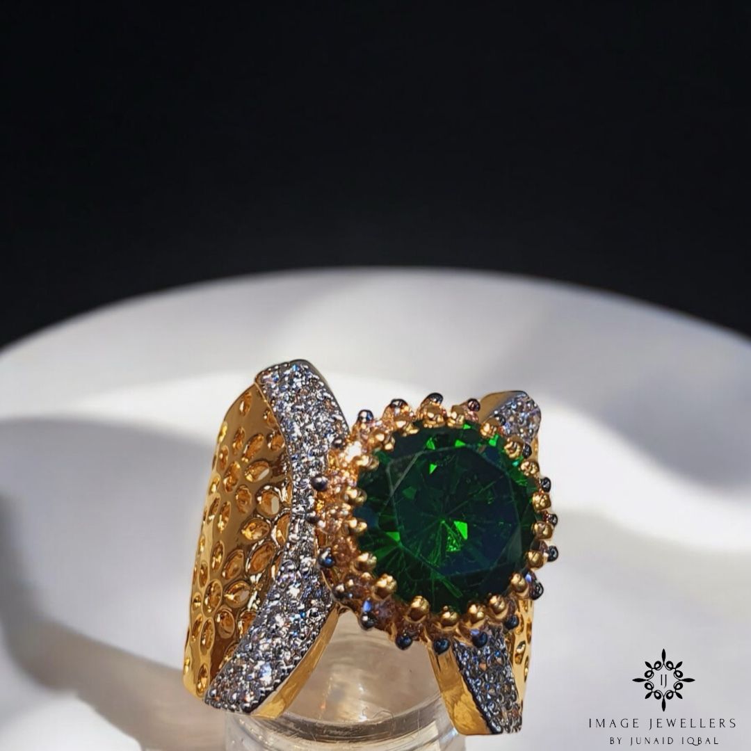 Gleaming Emerald Grace